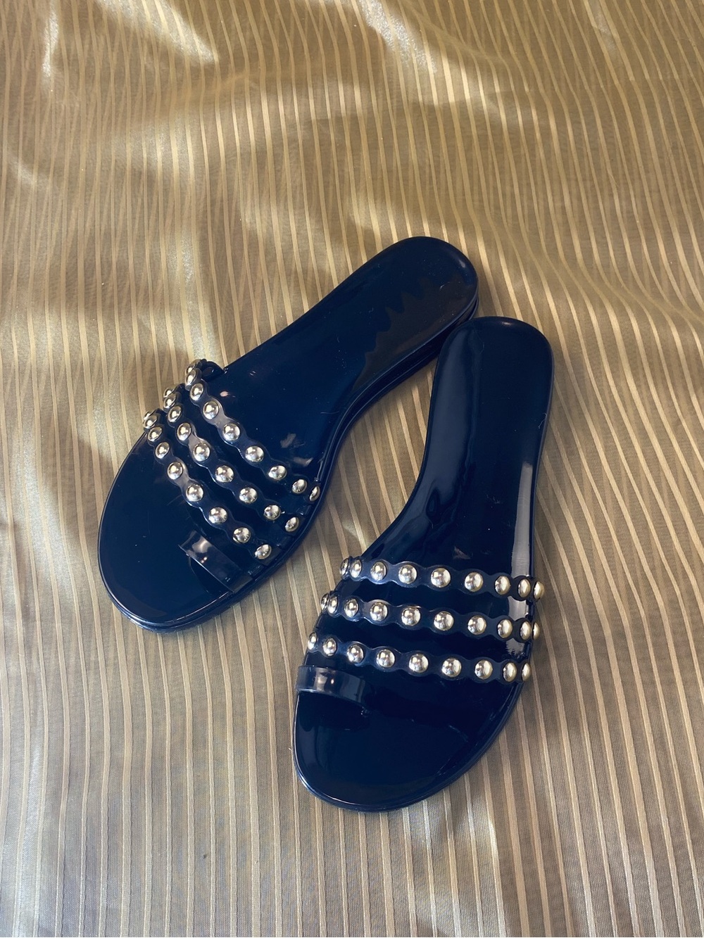 VINCE CAMUTO Women’s Laque Black Studded Slide Sandals Flats, size 7